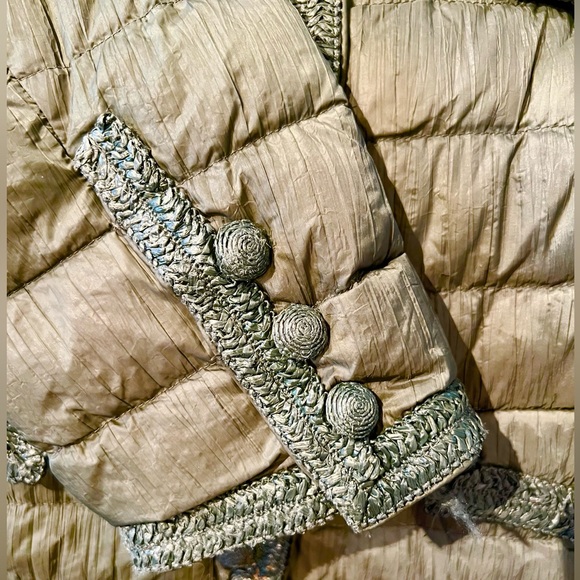 TOO TANG - Puffer Coat in Crisp Army Green - Picture 5 of 5